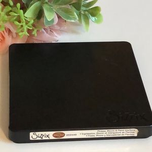 SIZZIX Die Eileen Hull phrase bloom and plant markers SIZZIX 648445 Die